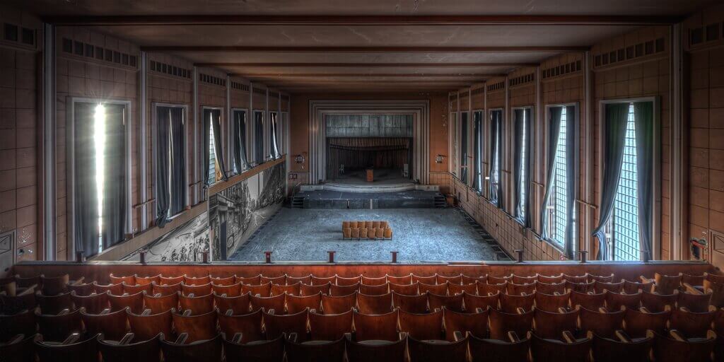 GE01_00244-websmall-Theater-Jeusette-Pano-ACI-140×70-266dpi.jpg