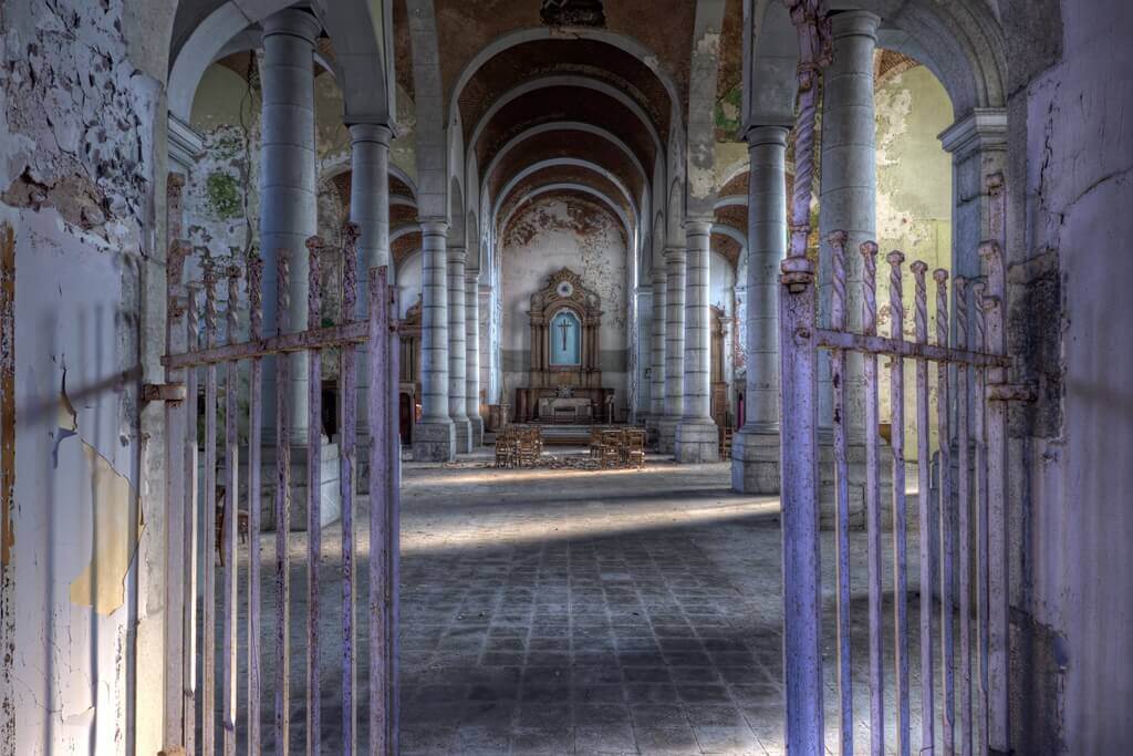 GE01_00247-websmall-Church-of-Decay-01-ACI-120×80-266dpi-kopie-2.jpg
