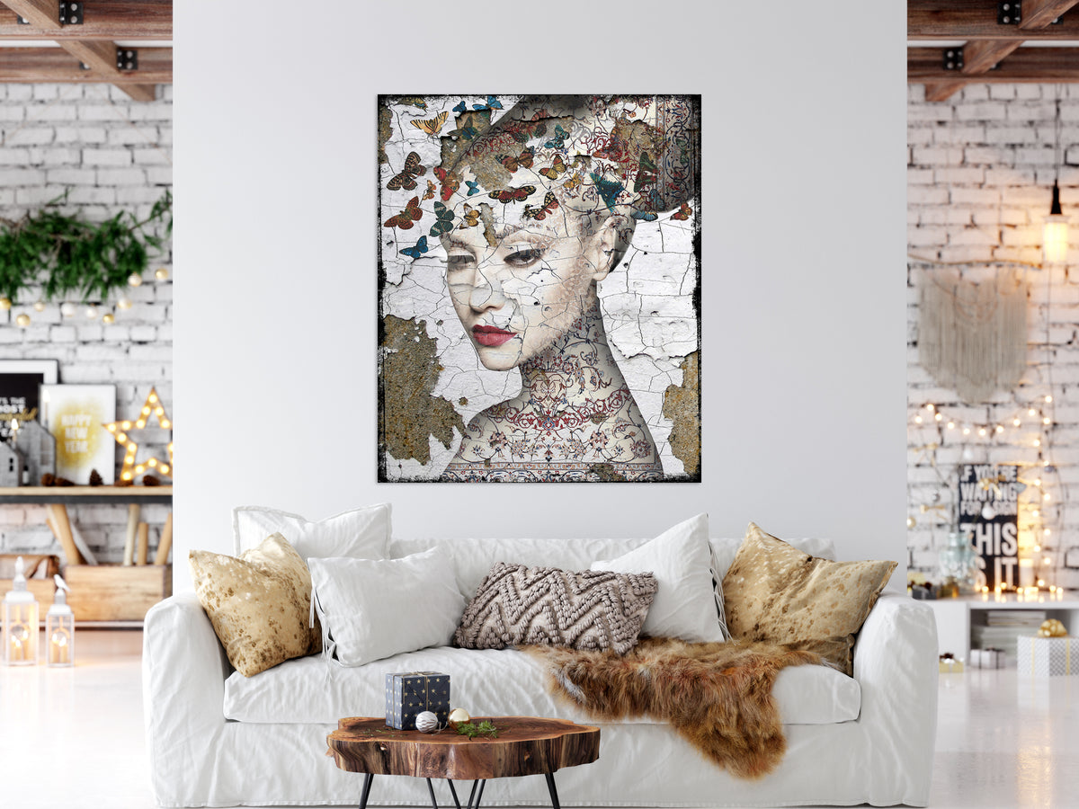 Woonkamer met een kunstwerk boven de bank - Gallery 024