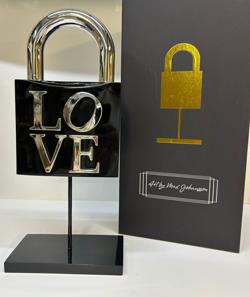 The Love Lock Black Medium – Max Johansson